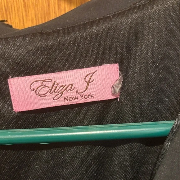 Eliza J Elegant Black Long Sleeve Dress - Picture 2 of 3